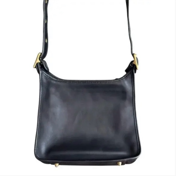 Coach Handbags - EUC-Vintage Coach ‘Classic Legacy’ 9966 Leather Shoulder Bag w/Brass Hardware